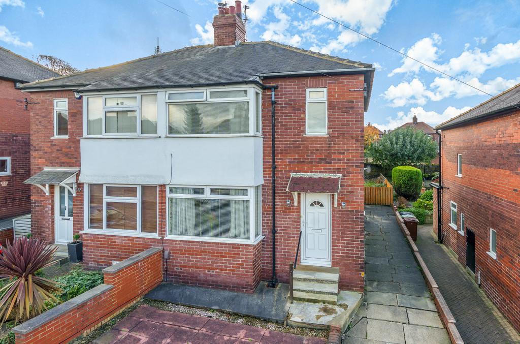 Calverley Drive, Leeds, West Yorkshire, LS13 3 bed semidetached house