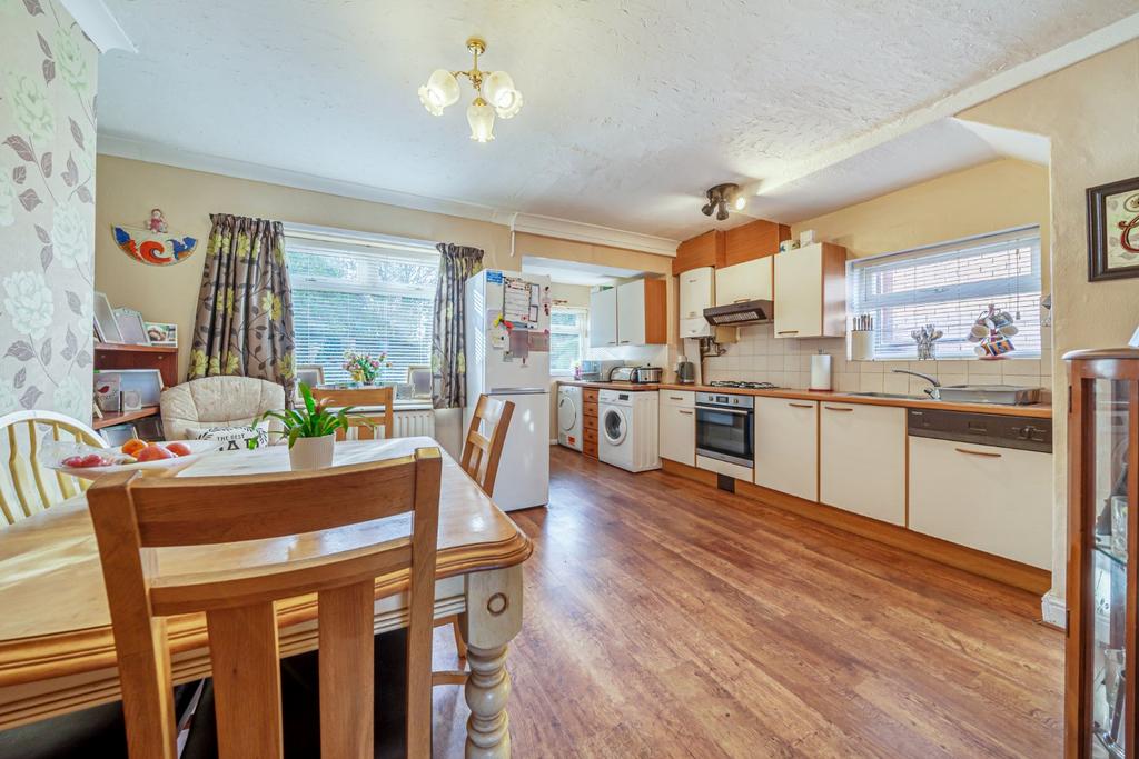Calverley Drive, Leeds, West Yorkshire, LS13 3 bed semidetached house