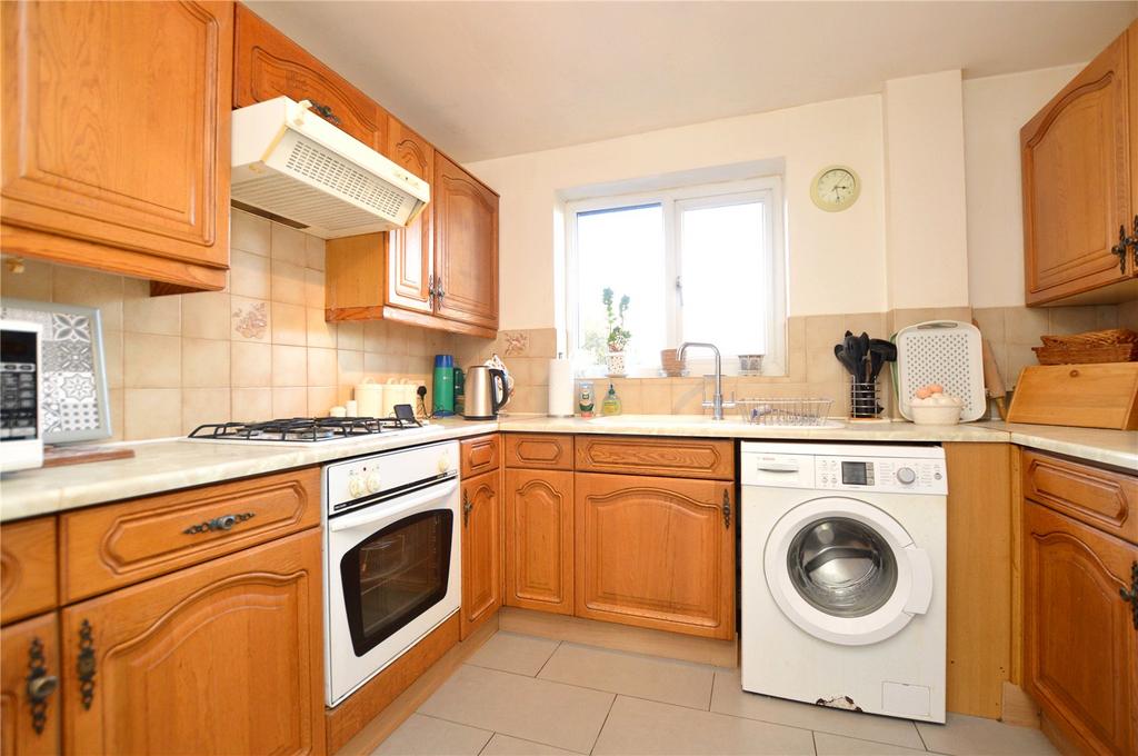 Longfield Court, Pudsey, West Yorkshire 2 bed apartment for sale £170,000