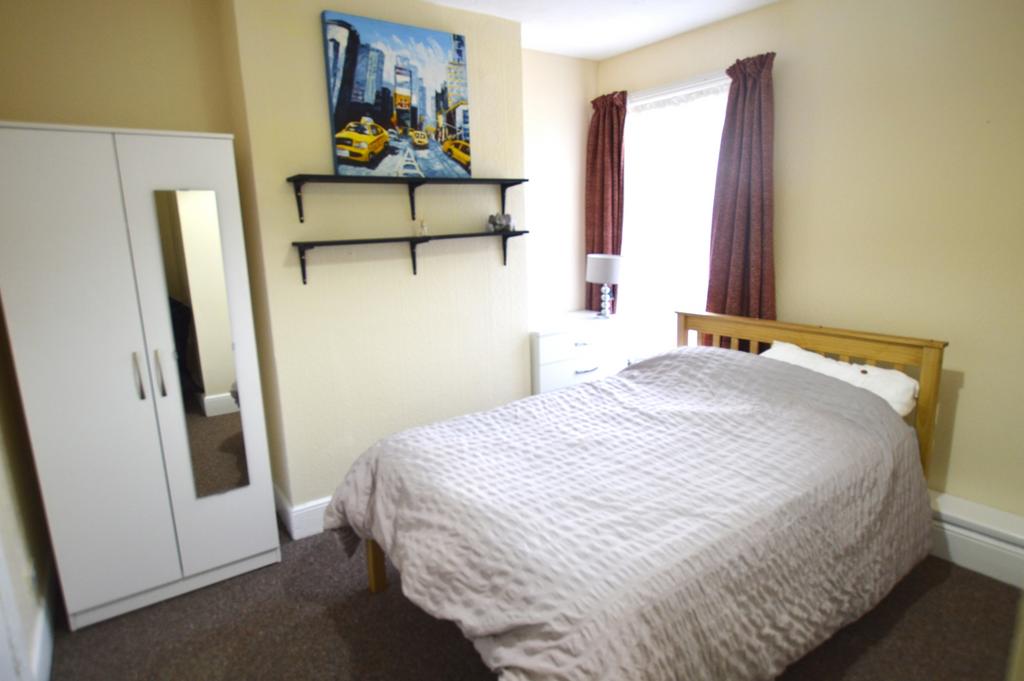 Albert Road, Parkstone, Poole, BH12 2BX 1 bed in a house share to rent