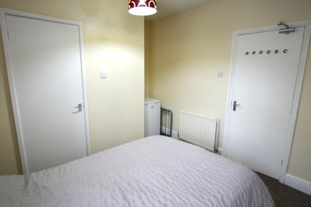 Albert Road, Parkstone, Poole, BH12 2BX 1 bed in a house share to rent
