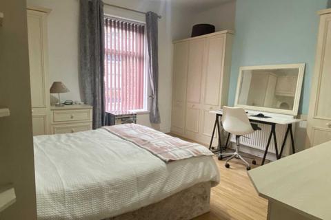 15 Union Street, Lees, Oldham, OL4 4NE