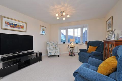 4 bedroom detached house for sale - 8 Nightingale Drive, Whitby