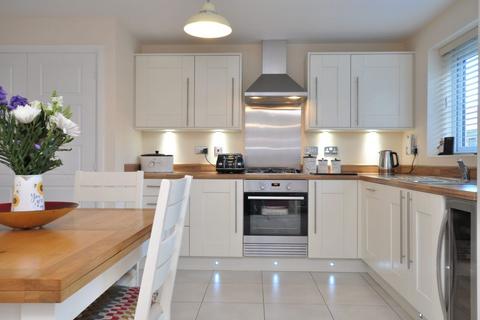 4 bedroom detached house for sale - 8 Nightingale Drive, Whitby