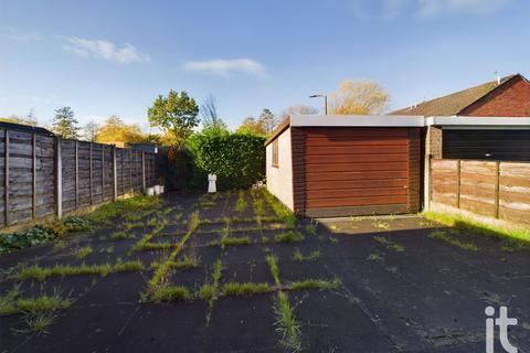 3 bedroom semi-detached house for sale - Portrea Close, Davenport, Stockport, SK3