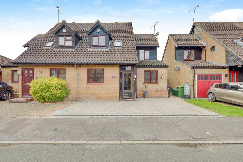 Acorn Place, Basildon, SS16 3 bed semidetached house for sale £475,000