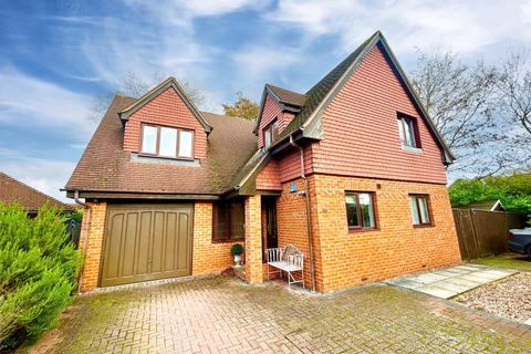 4 bedroom detached house to rent, Priory Court, Winnersh, Wokingham, Berkshire, RG41