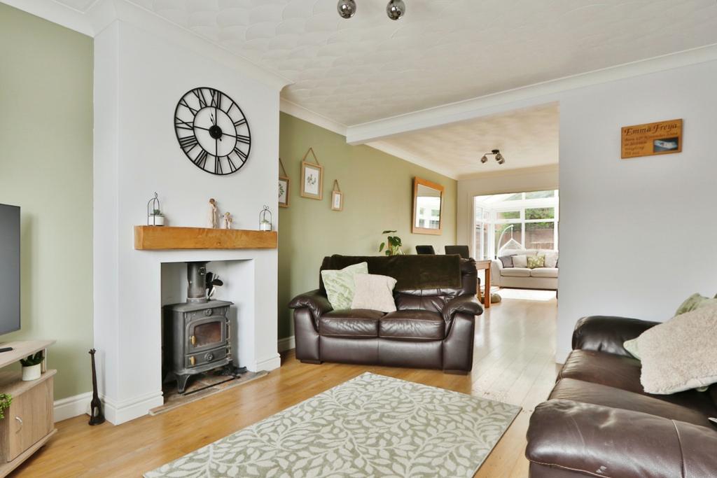 Churchill Rise, Burstwick, Hull, HU12 9HP 3 bed detached house for sale £245,000