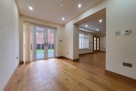 5 bedroom detached house to rent, Park Walk, Reading RG8