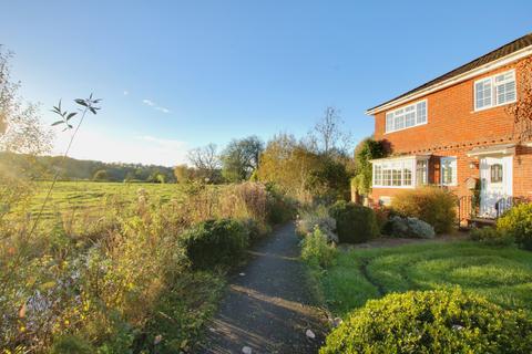 3 bedroom end of terrace house for sale, Central Romsey