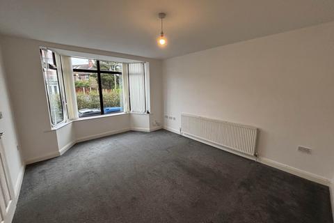 3 bedroom semi-detached house to rent, Oldfield Road, Prestwich