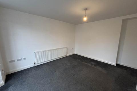 3 bedroom semi-detached house to rent, Oldfield Road, Prestwich