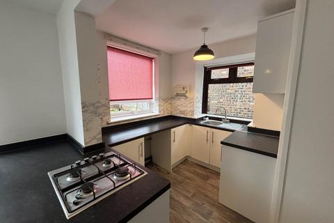 3 bedroom semi-detached house to rent, Oldfield Road, Prestwich