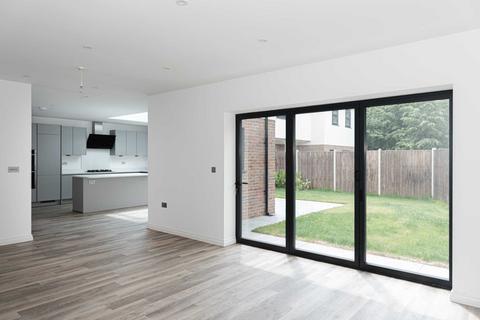 5 bedroom detached house to rent, Pine Hill, Epsom