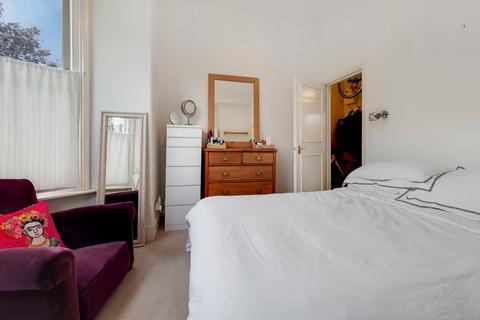 2 bedroom flat to rent, Gauden Road, Clapham, London, SW4