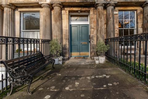 4b Hillside Crescent, Edinburgh, EH7 5DY