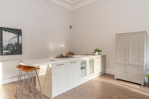 4b Hillside Crescent, Edinburgh, EH7 5DY