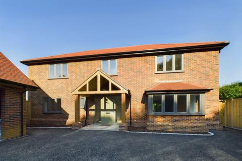 4 bedroom detached house for sale, Naphill Common