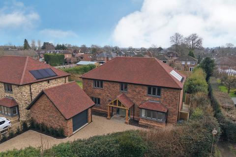 4 bedroom detached house for sale, Naphill Common