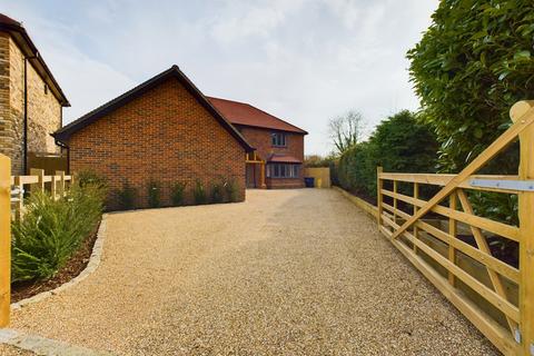 4 bedroom detached house for sale, Naphill Common