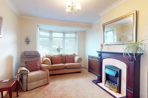 11a Claremont Drive, Basildon, SS16 4TS