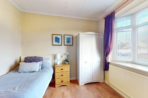 11a Claremont Drive, Basildon, SS16 4TS