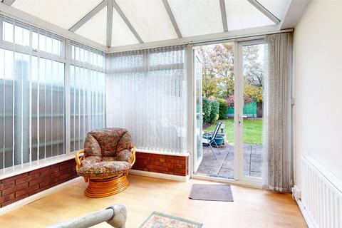 11a Claremont Drive, Basildon, SS16 4TS