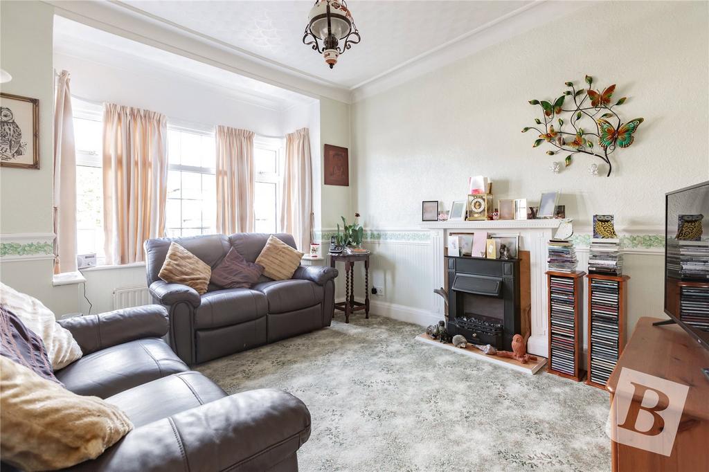 Bruce Avenue, Hornchurch, RM12 2 bed bungalow £400,000