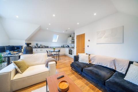 Flat 4, 5 Cricketers Close, Bagshot, GU19 5FJ