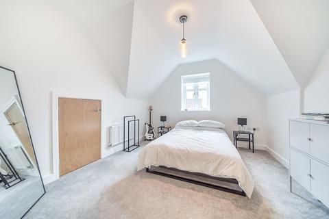 Flat 4, 5 Cricketers Close, Bagshot, GU19 5FJ