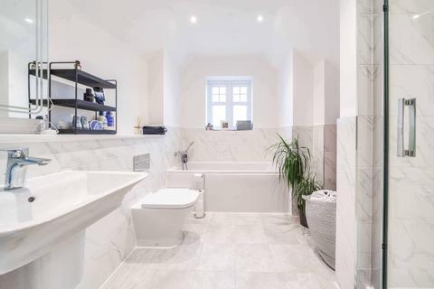Flat 4, 5 Cricketers Close, Bagshot, GU19 5FJ
