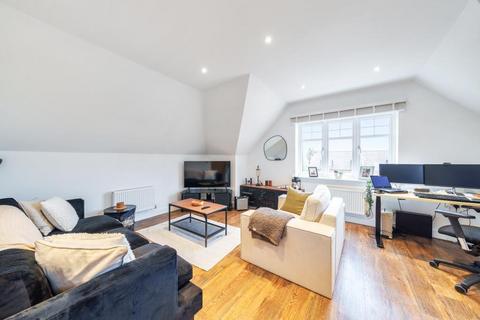 Flat 4, 5 Cricketers Close, Bagshot, GU19 5FJ