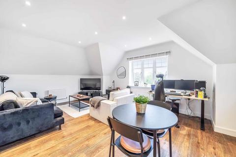Flat 4, 5 Cricketers Close, Bagshot, GU19 5FJ