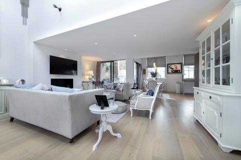 4 bedroom terraced house to rent, Charles Baker Place, London, SW17