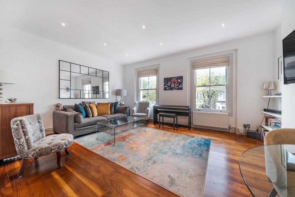 Barclay Road, Fulham 2 bed flat for sale £685,000