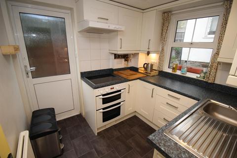 2 bedroom terraced house to rent, Castle Place, Town Center, High Wycombe, HP13