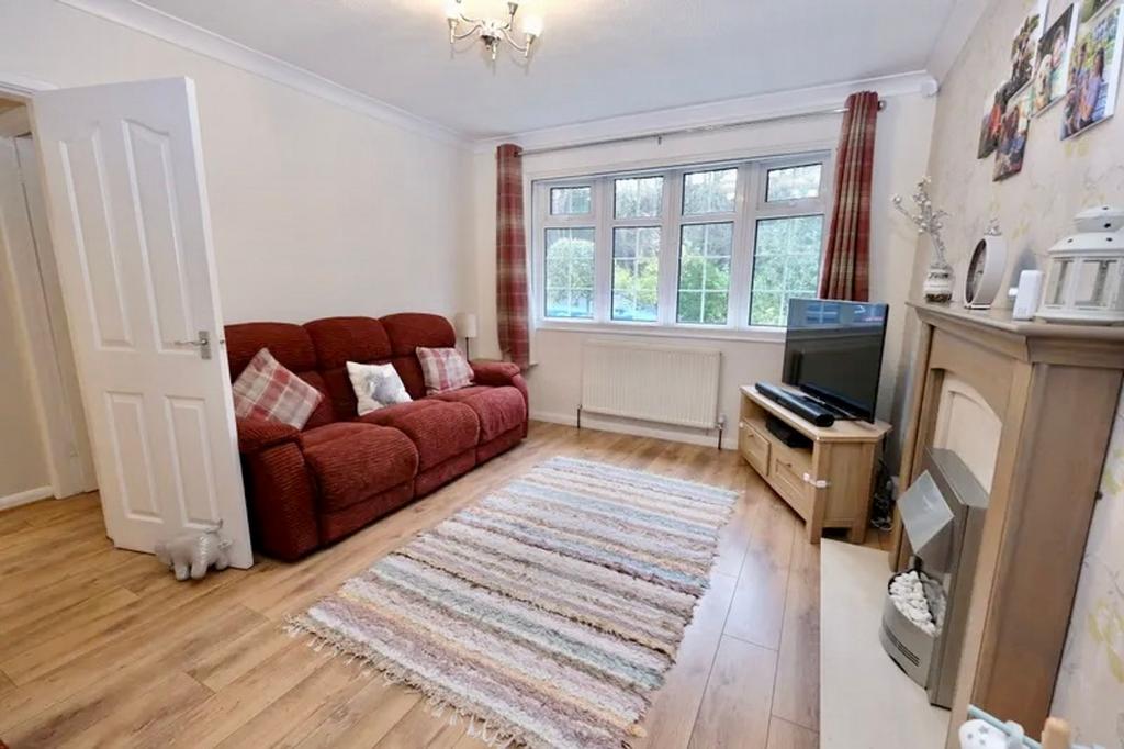 Farm Lane, Worsley, M28 3 bed semidetached house £325,000