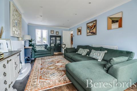 4 bedroom detached house for sale, Guernsey Way, Braintree, CM7