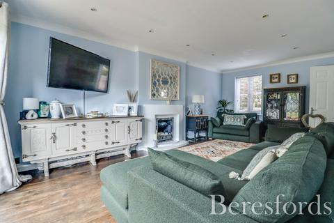 4 bedroom detached house for sale, Guernsey Way, Braintree, CM7