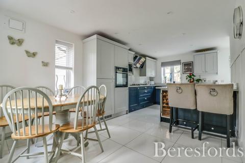4 bedroom detached house for sale, Guernsey Way, Braintree, CM7