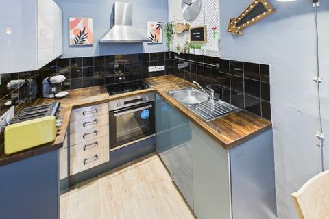 2 bedroom flat to rent, Dean Park Street, Comely Bank, Edinburgh, EH4