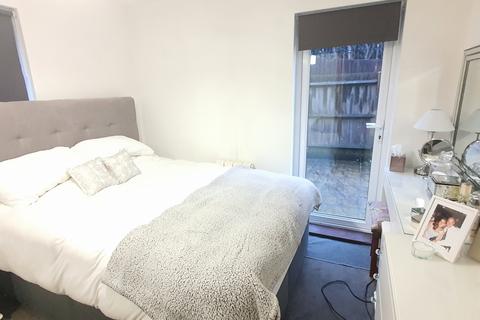 2 bedroom flat for sale, Fitzwilliam Close, Selwyn Court N20