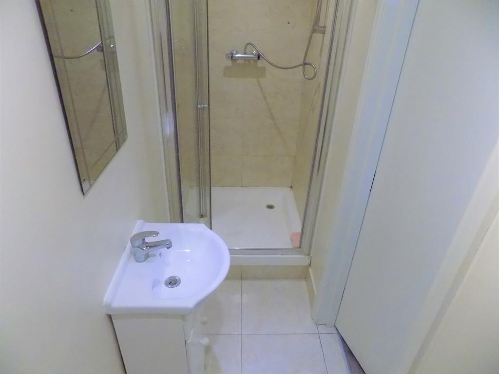 Buxton Road, Luton, Bedfordshire 1 bed flat to rent £850 pcm (£196 pw)