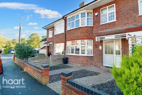 6 Mount Avenue, Romford, RM3 0DE