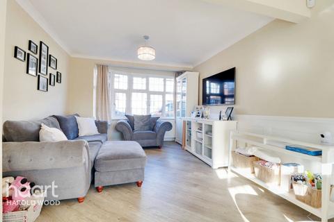 6 Mount Avenue, Romford, RM3 0DE
