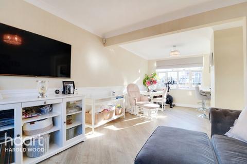 6 Mount Avenue, Romford, RM3 0DE