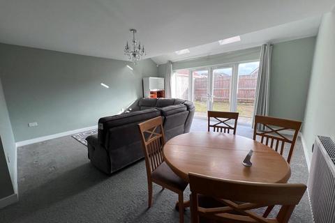 3 bedroom semi-detached house to rent, Western Outway, Grimsby, N E Lincolnshire, DN34