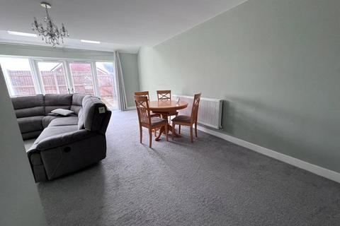 3 bedroom semi-detached house to rent, Western Outway, Grimsby, N E Lincolnshire, DN34