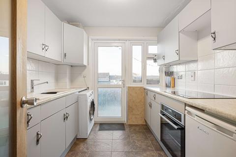 27 Mackenzie Way, Gravesend, DA12 5UH