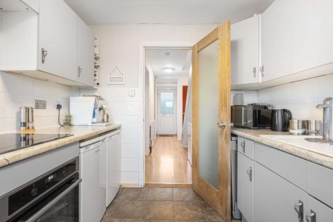 27 Mackenzie Way, Gravesend, DA12 5UH